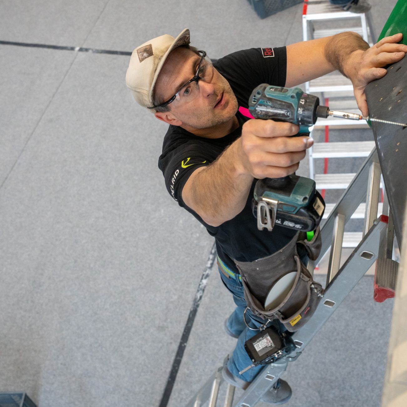 Newschool-Moves im Boulderbau